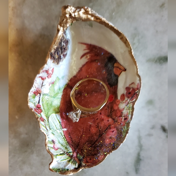 Cardinal Oyster Shell Ornament Design ⚜️❤️⚜️ - Picture 3 of 8